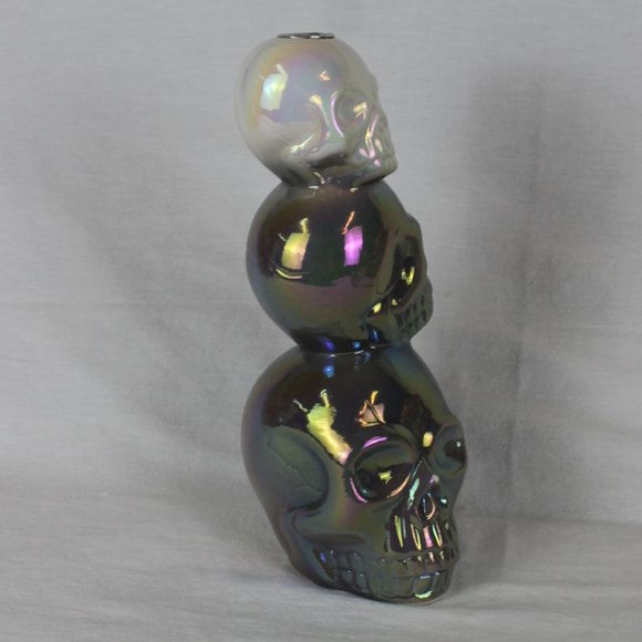 CERAMIC SKULL IRIDESENT CANDLE HOLDER GRAY & WHITE 3 STACKED HEADS VOTIVE CANDLE - Picture 4 of 16